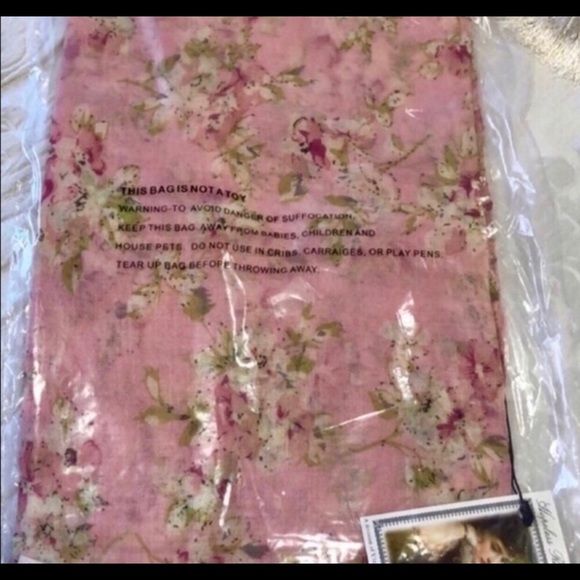 NWT HOPELESS ROMANTIC infinity scarf GIFT TRENDING - Picture 3 of 10